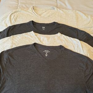 GAP Men's 4 Assorted T-Shirts Light Gray and Dark Gray XL